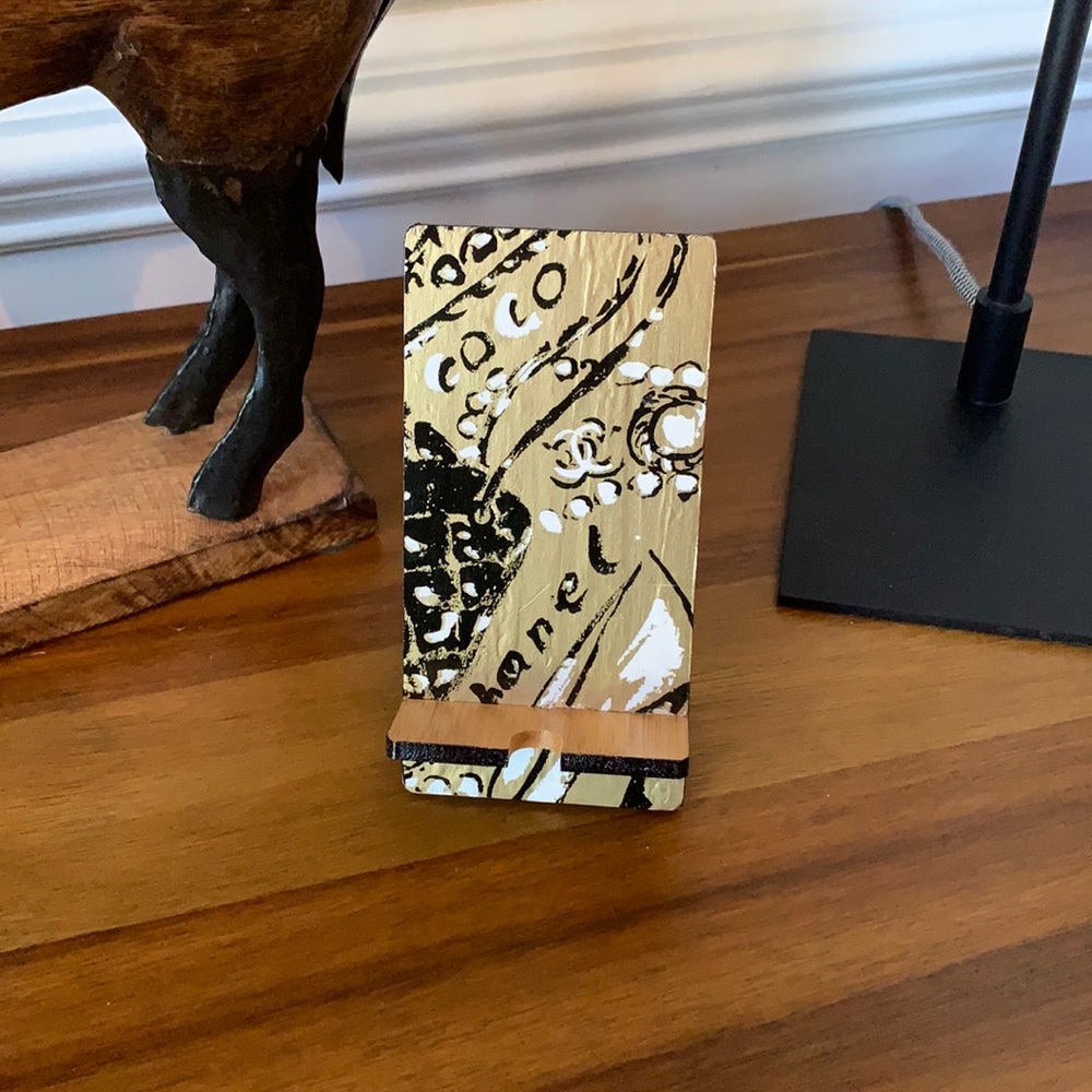 Cell phone charging stand Bamboo - handmade from authentic materials. NEW